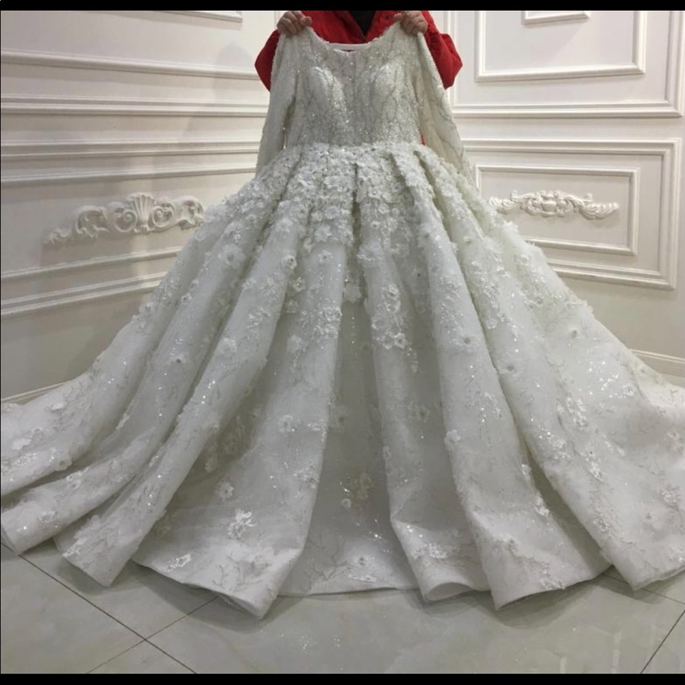 Beautiful wedding dress from Amanda Novias